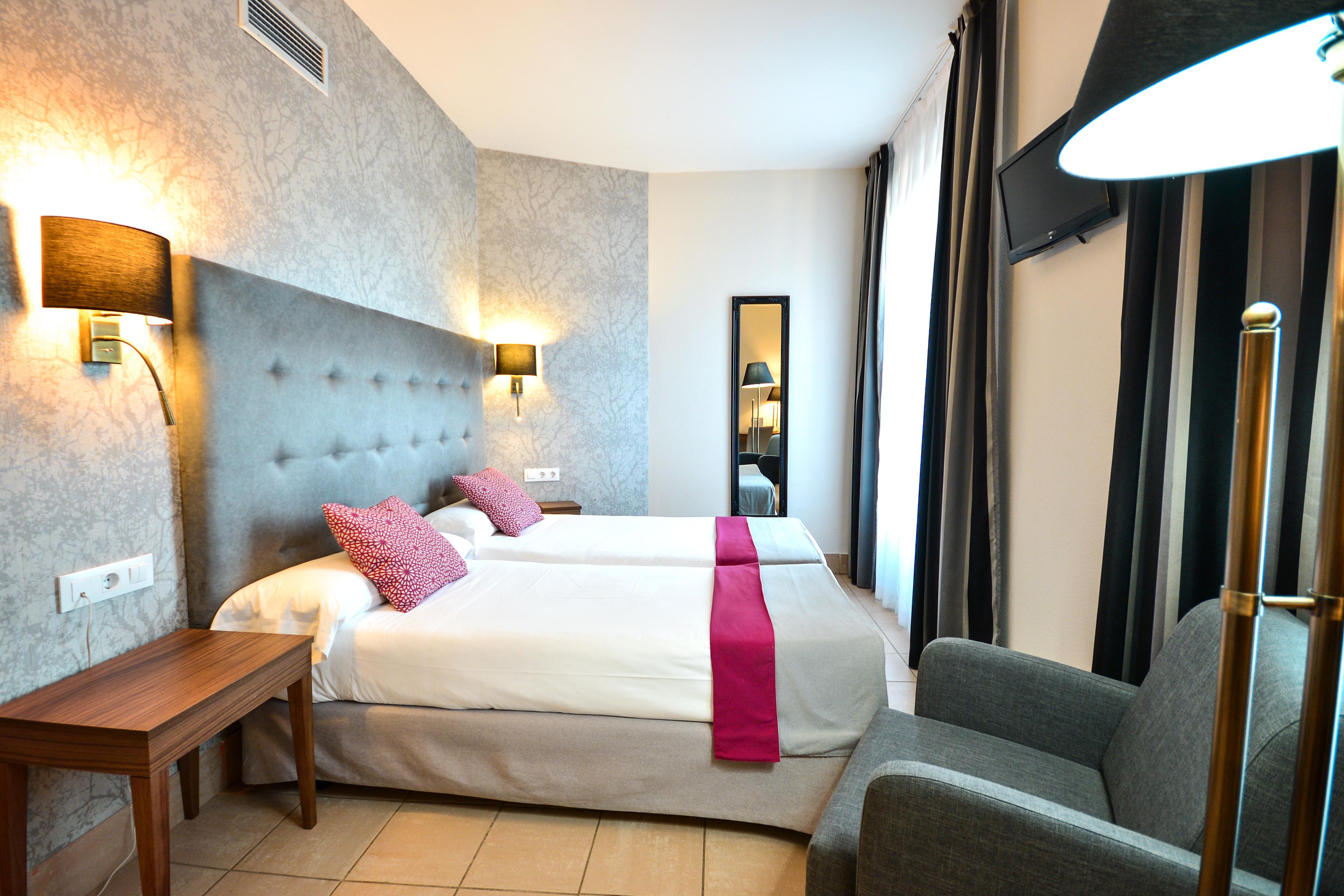 Hotel Oromana الكالا ذي غواذَيْرا المظهر الخارجي الصورة
