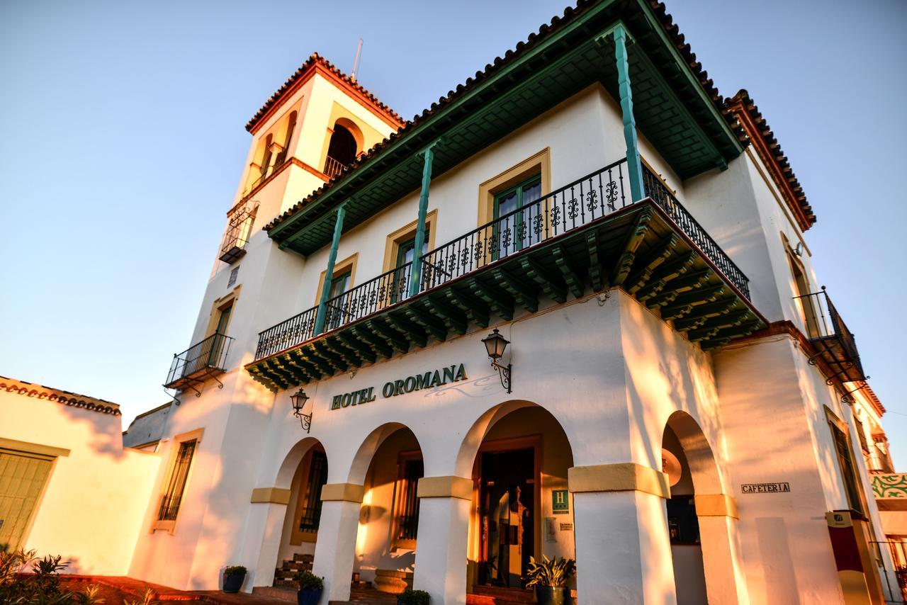 Hotel Oromana الكالا ذي غواذَيْرا المظهر الخارجي الصورة